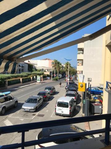 L'Ancre Bleue Apartment กาวาแลร์-ซูร์-แมร์ ภายนอก รูปภาพ