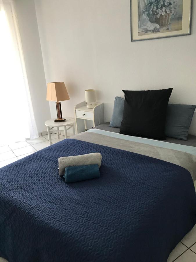 L'Ancre Bleue Apartment กาวาแลร์-ซูร์-แมร์ ภายนอก รูปภาพ